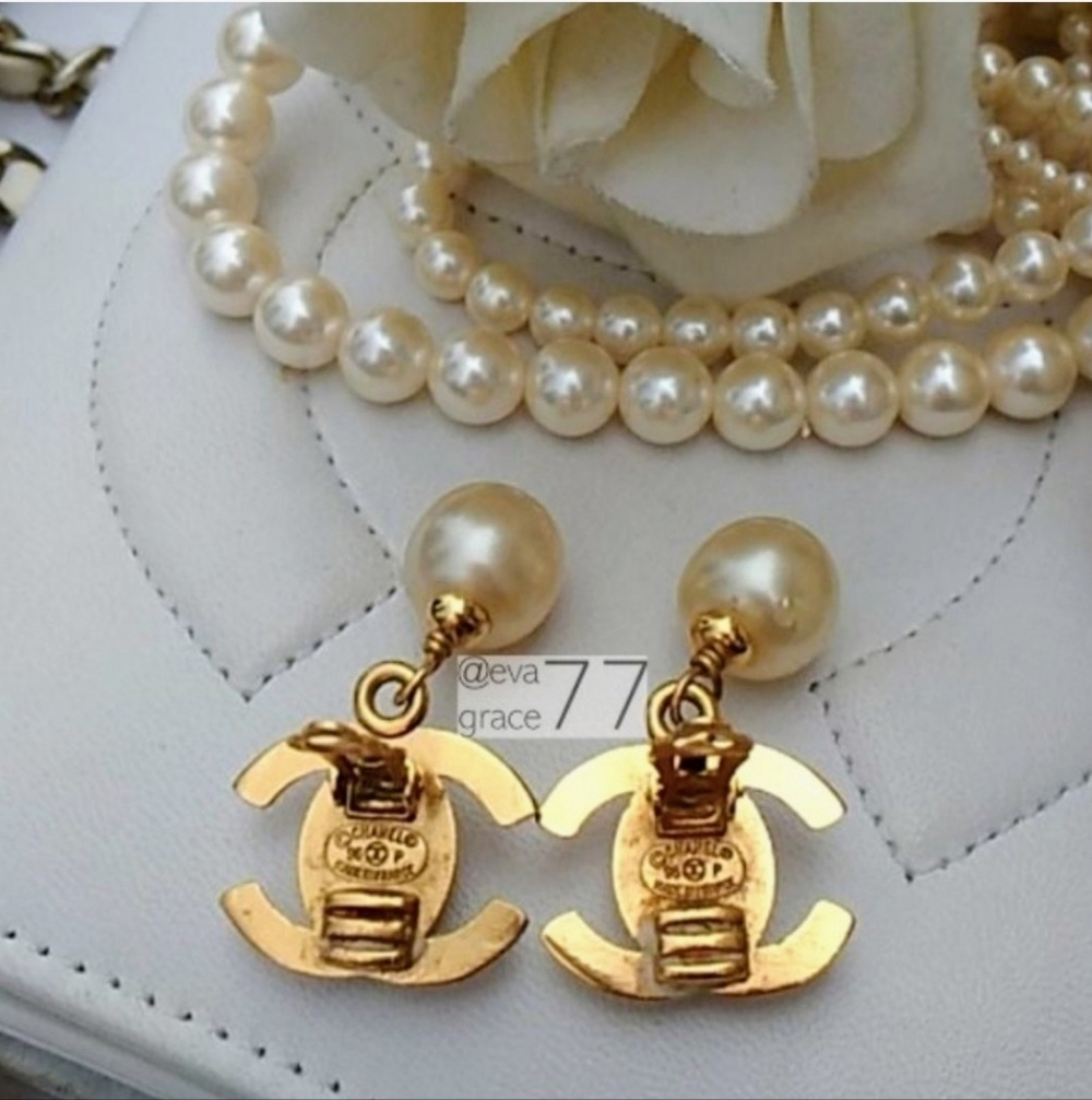 Chanel Clip-on Pearl Earrings (authentic vintage)! - Picture 6 of 6